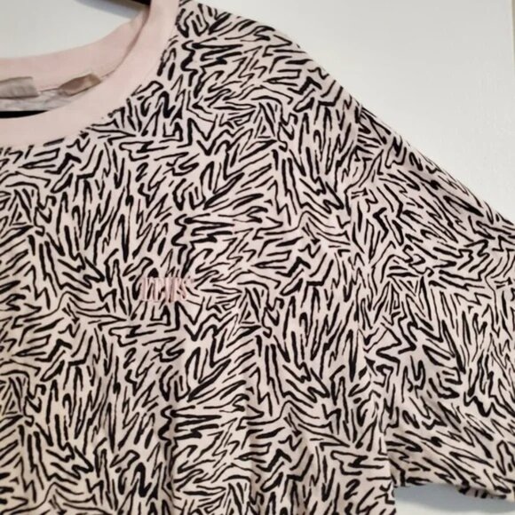 ✨️2/$20 Levi's Cropped Short Sleeve Sweater - Picture 3 of 7